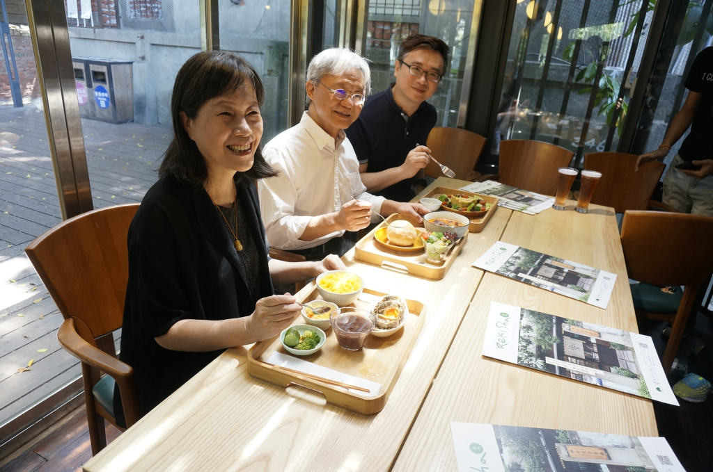 文學家廖玉蕙為台中文學館櫟舍文學餐廳掌杓，推出在地已故文學大家陳千武丶楊逵的文學套餐和野菜派，提供喜愛文學者一個文學＋味蕾之行。（台中市文化局）