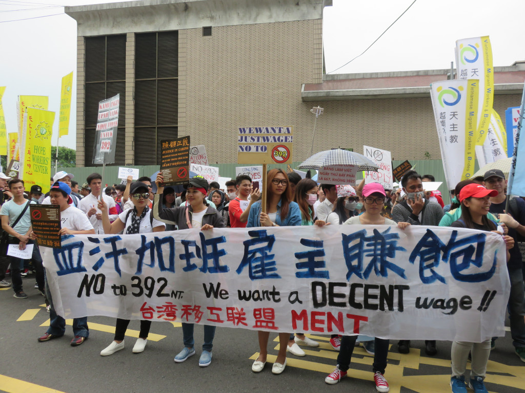 針對外勞聘雇，勞動部將推新措施。勞動部今（21）日表示，105年7月1日起實施聘前講習，並採「網路講習」、「臨櫃講習」及「團體講習」等3種方式辦理，講習時數為1小時。(資料照片，李秉芳攝)