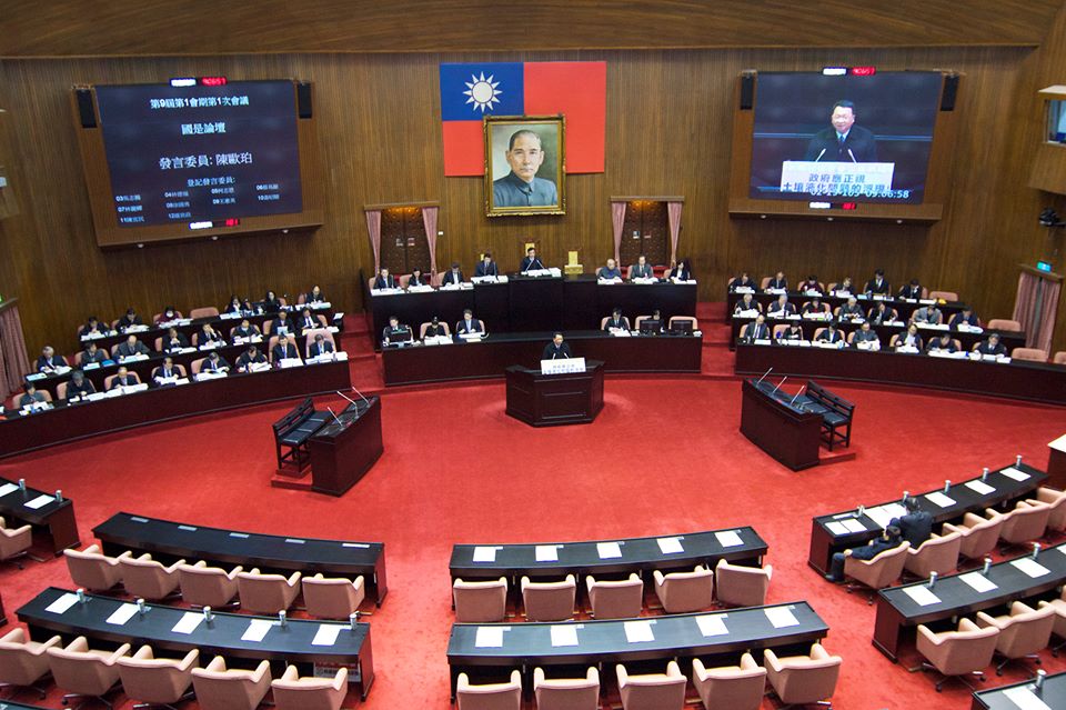 公督盟的評鑑制度下，立委增加提案做業績，但是提案多，品質難免出問題，弄了不少笑話。（民報資料照）