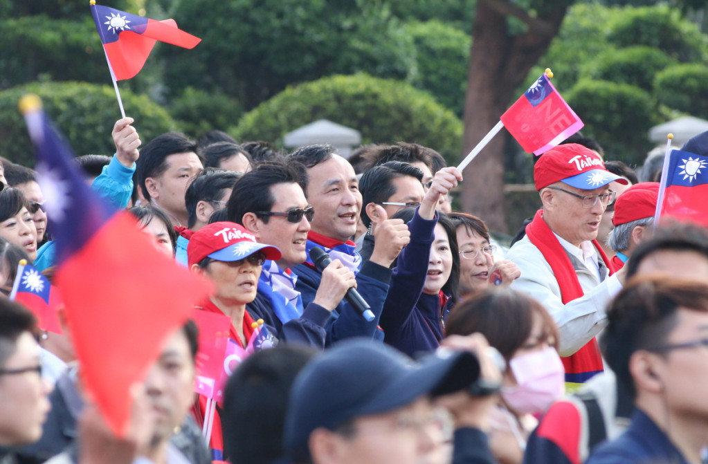 國民黨1月9日發動大遊行造勢，卻被民進黨反賄小組檢舉涉及走路工。(何豪毅攝)