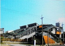 嘉義縣大林鎮著名的台鐵跨式車站特區 。(照片翻攝大林鎮公所)