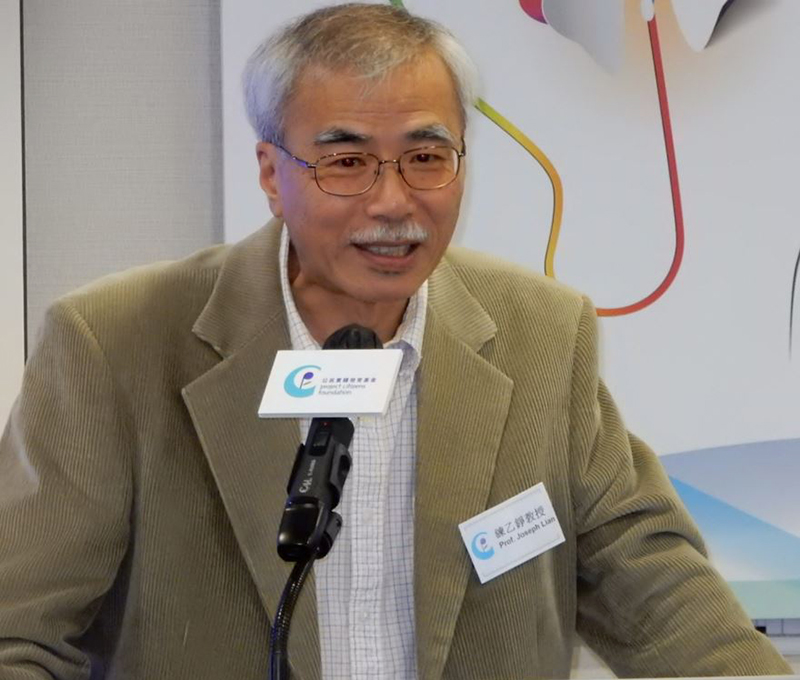 香港人不管在選舉投票、鍵盤論爭或街頭運動，都只有兩個選擇：妥協投降或堅定抗爭。堅定抗爭才能扭轉死局，也只有獨立自主才有真正的民主。 (圖為練乙錚，來源﹕美國之音湯惠芸＠Wikimedia Commons）