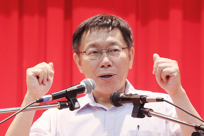 台北市長柯文哲今（23）日提到，訪韓時發現全韓國的筷子規格是統一的，思考未來北市碗盤可統一規格，以後為夜市設計統一的洗碗機也比較容易。（中央社資料照20150723）