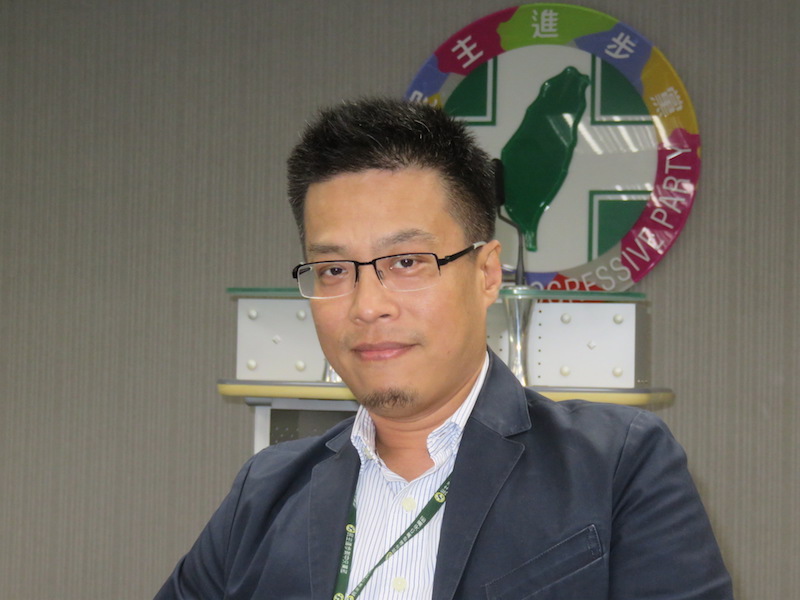 準總統府發言人黃重諺：設置新南向辦公室，展現新總統重視這項政策。（朱蒲青攝）