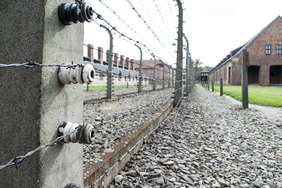 奧斯威辛（Auschwitz）內部。圖／pixabay