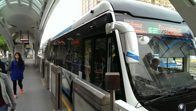 台中市藍線快捷巴士（BRT）體檢結果，台中市長林佳龍宣布結果，改為公車專用道。（中央社資料照片）