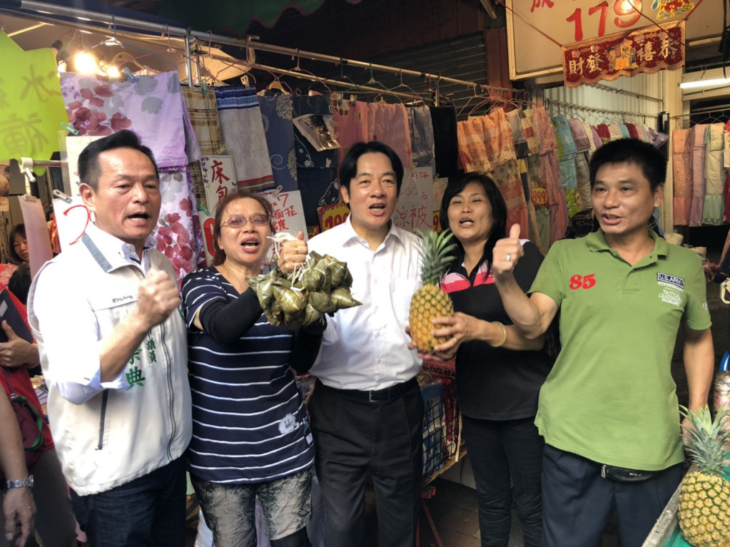 前行政院長賴清德今（5）日前往新北市果菜市場及蘆洲成功市場拜票。圖／賴清德團隊提供