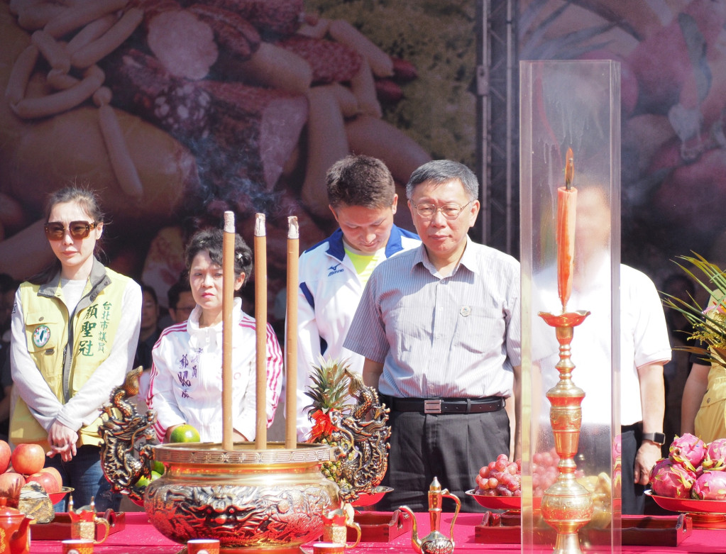 柯文哲今日出席環南市場改建開工儀式（如圖），並視察萬華區和西門町，表達推動西區門戶計畫的決心。圖／張家銘