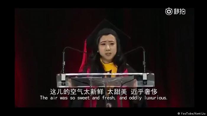 中國女留學生楊舒平（Shuping Yang），美國空氣清新自由的畢業致辭言論，重重刺痛中國玻璃心。截圖取自/YouTube