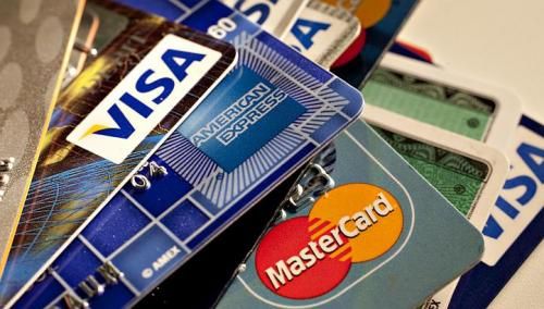 一年內繳款正常且信用良好卡友，10月起信用卡利率將降至16%以下。（網路資料）