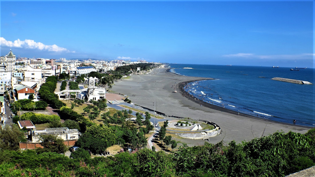 「旗津渡假旅館開發案」，自107年5月2日起開放投標，至107年7月2日截止，採設定地上權方式辦理，地上權存續期間50年，權利金底價5億8仟萬元。