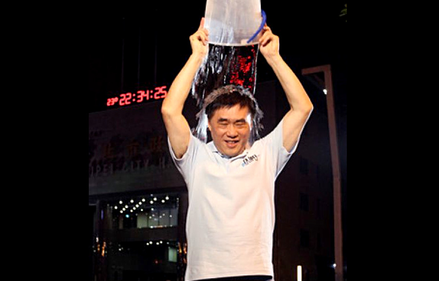 前台北市長郝龍斌在臉書貼出柯文哲市府公文引發爭議。（翻攝網路，本報資料照片）