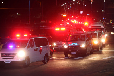 新北市八仙水上樂園27日晚間舉辦的「彩虹趴」,疑因粉塵爆炸,造成大批遊客灼傷,受傷人數一直無法完全確認。(中央社資料照片) 20150629