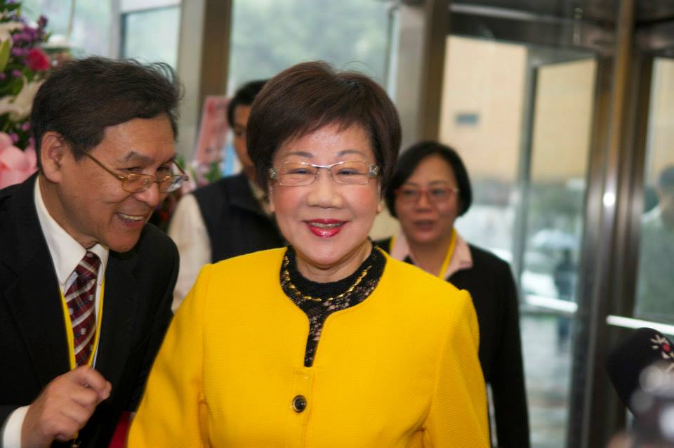 前副總統呂秀蓮將宣布退出民進黨北市長提名民調，圖為呂秀蓮參加《民報》創刊茶會。(民報資料照片，記者黃謙賢攝)