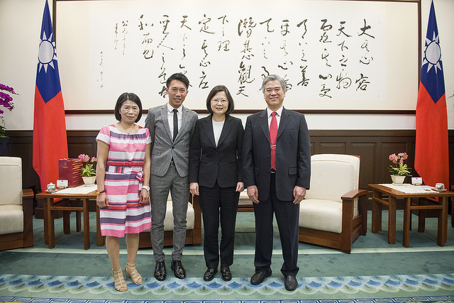 總統今（5）天上午接見極限運動家陳彥博先生一行，除了恭賀渠獲得2016年四大極地賽總冠軍，也期勉繼續為臺灣極限運動爭光。圖/總統府提供