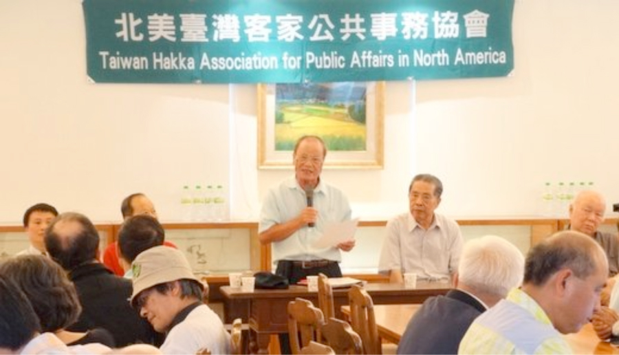 台三線願景座談會，北美客協會長徐民忠lau(及)關西紅茶文化博物館羅慶士先生主持，最右係前新竹縣長林光華先生。(陳如媜提供)