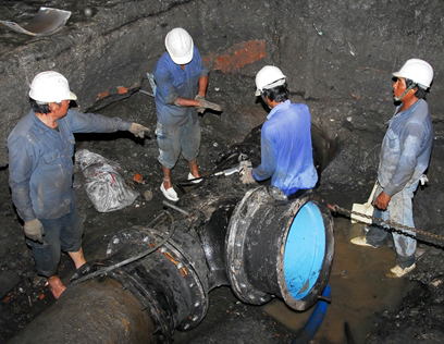 施工中之自來水接管工程。（圖片來源：行政院公共工程委員會）