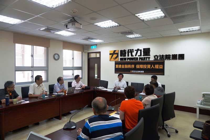 TRF受害者及樂陞自救會陳情今天向時代力量陳情，黃國昌允諾將代為討公道。圖／時代力量提供