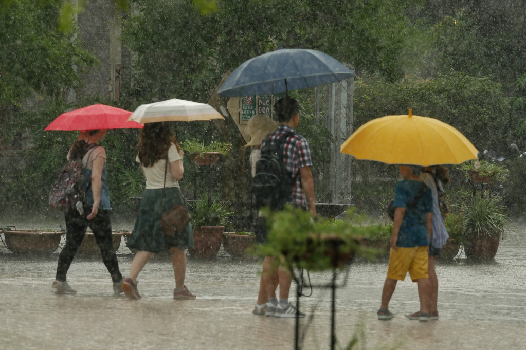 下周起第二道梅雨鋒面報到，整周都有大雷雨機會。圖／張家銘