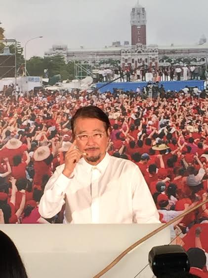 施明德今日發表參選宣言，再喊大和解，並決定籌組大聯合政府，改採內閣制，兩岸關係則將走向「大一中架構」。（陳文蔚 攝）