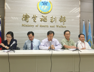 因健保財務改善，健保署今天宣布加撥50億為醫護人員加薪。圖中為衛福部長蔣丙煌。（資料照片，中央社）20151015