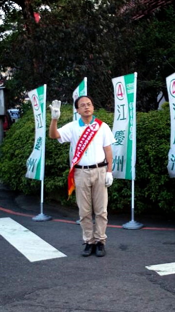 江慶洲為保護家鄉文化資產，不惜與官方對簿公堂，最後終於將社區的公共設施綠地完整保存下來，這段多年拼戰過程，江慶洲寫下「輕輕我的你～要漂去那裡」的鄉土文學記事，還因此獲得台中市第十三屆大墩文學獎。（汪明毅／攝影）