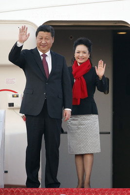 中國國家主席習近平妻子彭麗媛（右）針對中國國家主席習近平妻子、中國「第一夫人」彭麗媛的舅舅李新凱日前過世，海基會副秘書長兼發言人李麗珍今（16）日表示，李新凱的大陸家屬若要來台奔喪，海基會將在安全便利上提供協助。圖／中央社