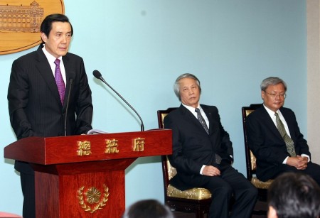 司法院長賴浩敏、副院長蘇永欽辭職獲准。圖為2010年前總統馬英九提名時舉行記者會所攝（資料照片，中央社）20160711