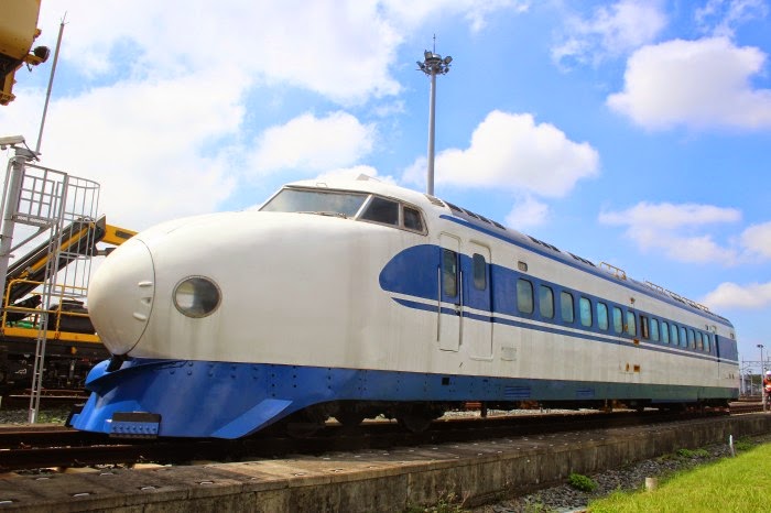 這車俗稱為「花魁車」，因為它執行任務時會把一根根宛如花魁頭飾髮簪的針給伸出，來測量路線旁是否有超出淨空的障礙物。圖／洪致文提供