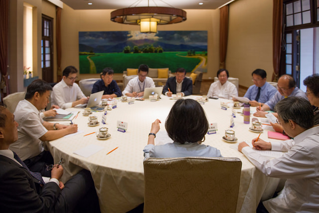 總統今晚召集執政決策會議,會中決定要加強新南向國家高層官員互訪。圖/資料照片
