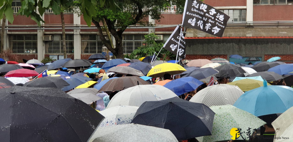 民間團體今（29）日發起「929台港大遊行—撐港反極權」，遊行人數超過10萬人。圖／程正德