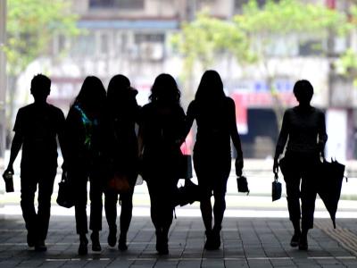行政機關與立法院應重新檢視證交法第十四條有關公司治理之規定，應增列強制上市/櫃公司設立勞工代表董事，讓勞工董事成為台灣強化公司治理、促進企業社會責任、落實勞資安全與分享，並有效擺脫台灣低薪困境的最重要里程碑。（資料畫面:中央社）