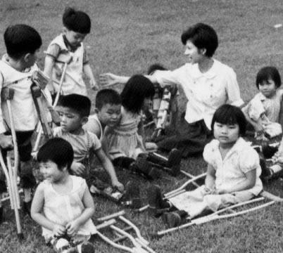 民國4、50年，台灣小兒麻痺大流行，經過近30年的防治終於根除，雖始終未獲WHO正式「認證」，仍按部就班銷毀疫苗，進行根除後續工作。圖為早年馬偕醫院小兒麻痺重建中心。圖／翻攝馬偕醫院官網