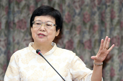 前國立故宮博物院長馮明珠受聘擔任中國北京故宮研究院顧問，引發爭議。陸委會邀相關部會研商，認定有違自行迴避規定。圖／中央社（資料照片）