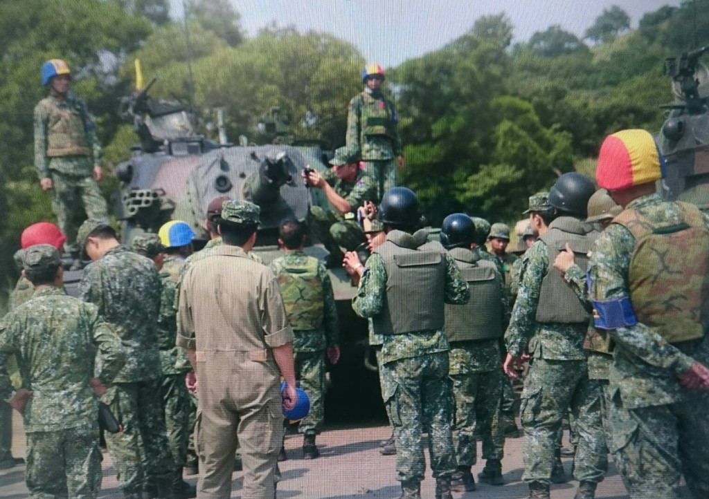 陸軍一輛勇虎戰車今天上午在測試射擊時發生膛炸，炮管從中間排煙器處斷裂，幸未造成重大傷亡。圖／軍方提供