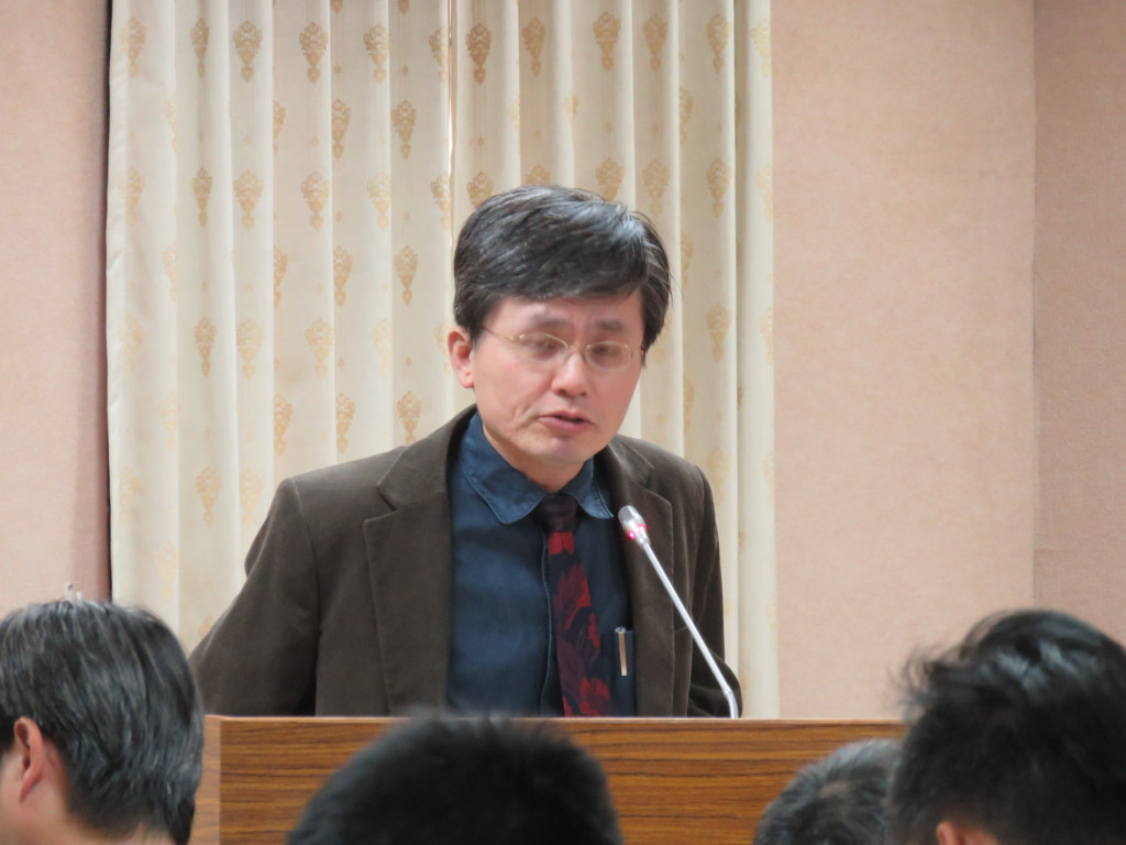 「遲到總比不到好，晚做總比不做好」。政大教授李福鐘表示，如果促轉條例立法現在不做，未來做到的機會只會更少。（記者唐詩攝影）20160502