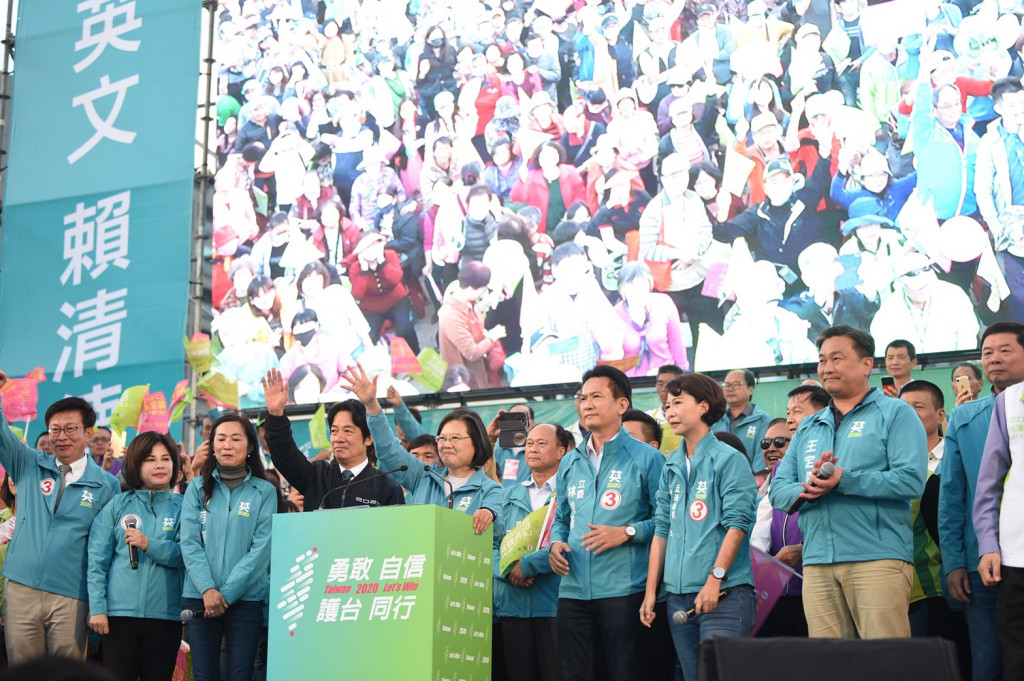 像歷屆選舉一樣，本次大選將取決於各方選民對各個政黨的認同、以及對候選人的信任及滿意程度，因而充滿了各種不確定性。圖／蔡英文競選辦公室提供