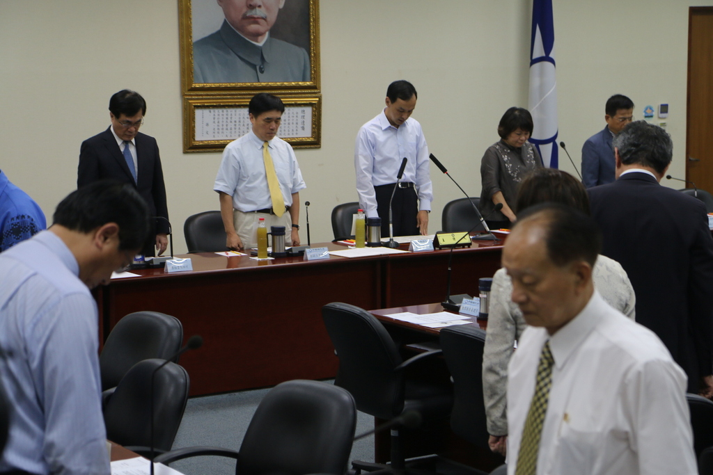 國民黨主席朱立倫在中常會發表演講，指由高孔廉將向中國大陸聯繫調集屍皮等，全力協助八仙塵爆受害者。（記者何豪毅攝）20150701