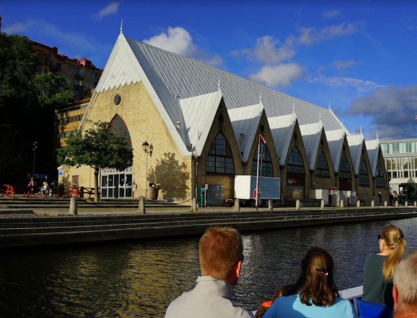 哥特堡的魚市場因為哥德式風格的美麗樣貌，博得魚教堂（Feskekôrka）的美稱。