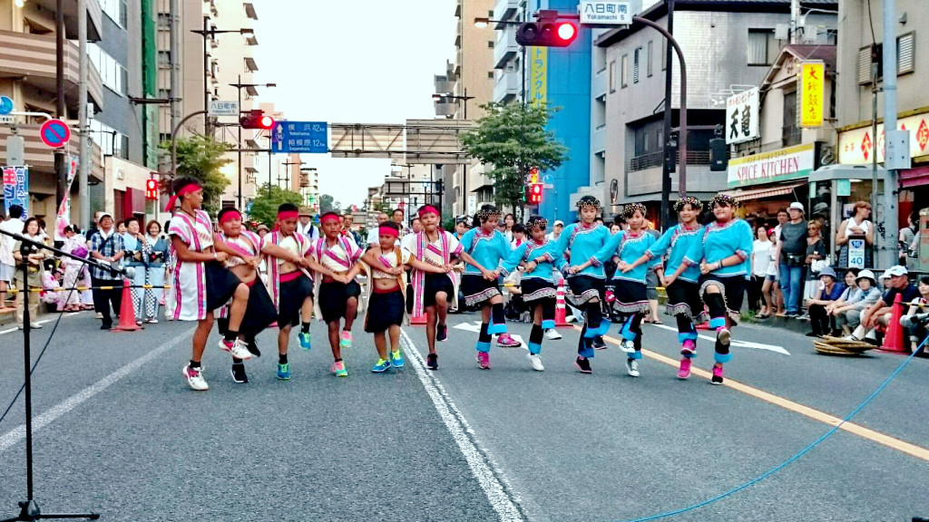 高雄桃源區樟山國小童謠舞蹈社今年首度赴日參與日本東京都八王子市 「八王子祭」。(照片/高市府秘書處提供)