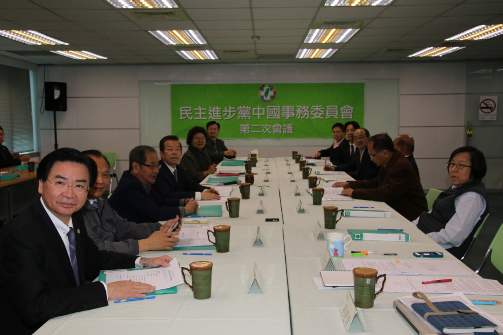 蔡英文主持民進黨中委會，備受矚目的邱義仁、吳乃仁出席這項會議。（民進黨記者聯誼會提供）