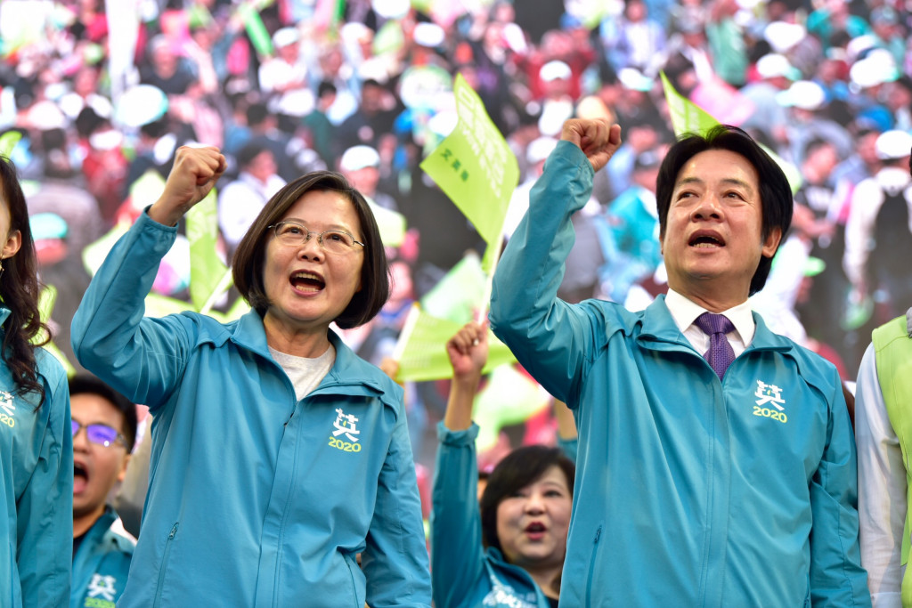 民進黨政府被抨擊政治酬庸嚴重，某些派系吃相難看。用人不當，未能適才適所，過度涇渭分明。造成這些現象，不能全由總統扛責，但是不能卸責，反映統御領導能力的不足。圖／資料照，蔡英文連任辧公室提供