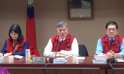 旱象未解！經濟部晚間決定擴大休耕面積，西半部桃竹苗、嘉南地區大米倉都將休耕，當地農民恐陷入近一年無收入困境，水牛出版社社長羅文嘉轟政府，永遠只犧牲農民。（圖為經濟部次長沈榮津，中央社）