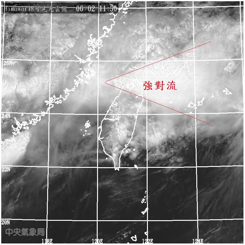 鄭明典解釋，引發此次超大豪雨的有組織性的對流系統，因為強對流區組織成扇形分布，是很容易造成積水問題的降雨系統。圖／取自鄭明典臉書