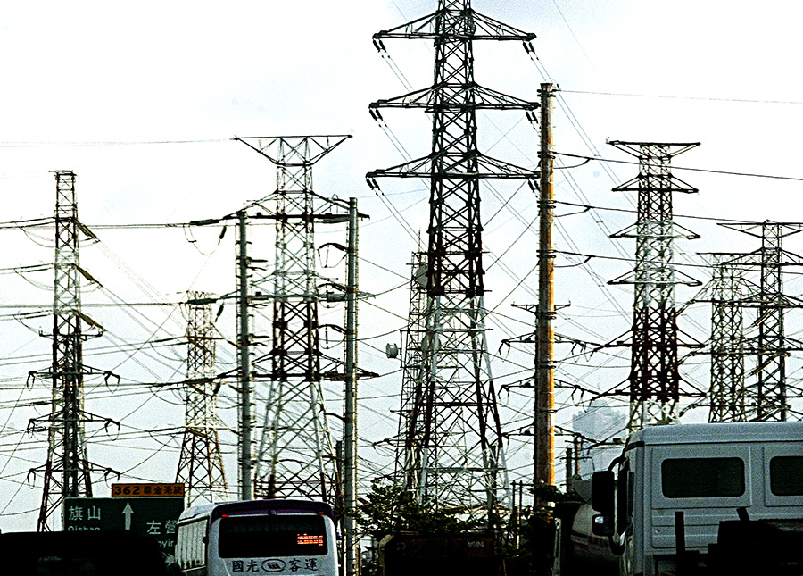 台灣的電價結構又複雜無比，在如此複雜的電價結構下，台電可以從中任意動手腳來變更實際的「平均電價」，而不必擔心會被追查出來。（網路資料翻攝）
