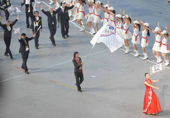 2008年北京奧運，圖中的那面旗，代表哪一國？Chinese Taipei 英文的辭意是 「中國台北」、「中國人的台北」隊，中國人派了二隊參加奧運，美國人何不派 二隊？除了USA一隊，再派一隊American LA隊？