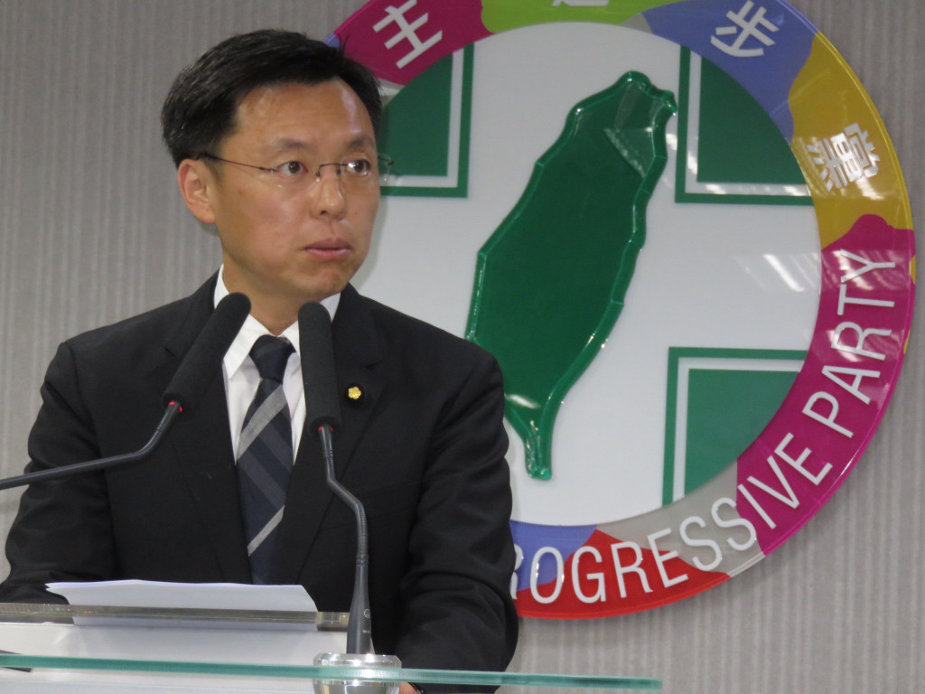 趙天麟：朱立倫修正馬總統歷來對「九二共識，一中各表」的説法，更傾向北京「一中框架」的內涵。（朱蒲青攝）