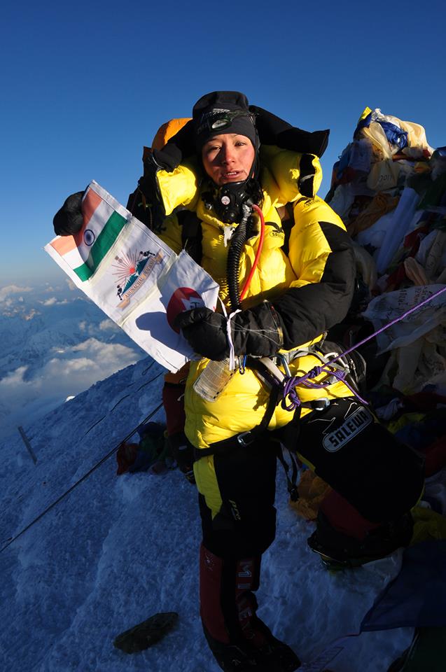 印度女登山家詹帕森今天在不到1週內成功攻頂聖母峰2次，創下女性單季登頂世界最高峰2次的最新紀錄。圖為2013年12月詹帕森攀登聖母峰時檔案照片。資料畫面/取材自Anshu Jamsenpa粉絲專頁