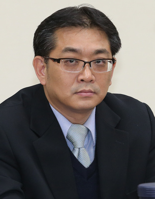 國民黨副祕書長兼任組發會主委張雅屏，204年縣市長選舉時遭控發布黑函，今遭屏東地院依《選霸法》判刑2年10月，國民黨對此表達抗議。（資料照片，中央社）20160429