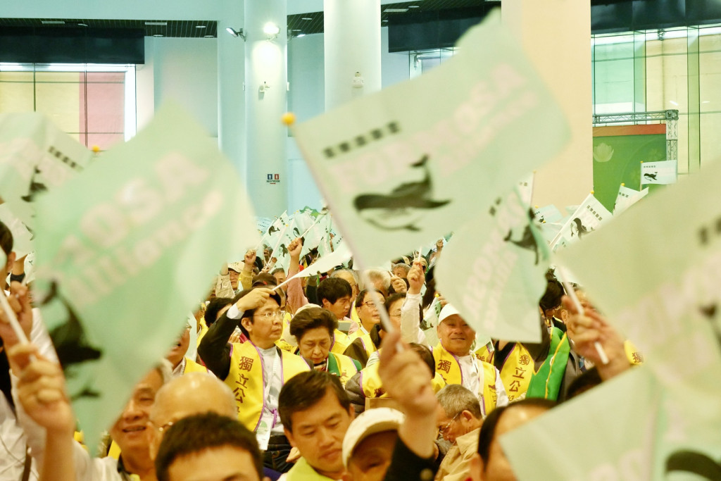 民進黨執政或有批評，但還在崛起的喜樂島、扁聯會也成了被「聲討」的目標，合作都來不及，這時怎麼可以「自亂陣腳」呢？圖／張家銘（資料照）